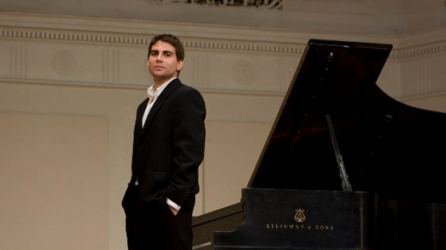 Talento joven sentado al piano: el cartagenero Gabriel Escudero ofrece un recital en el Villegas