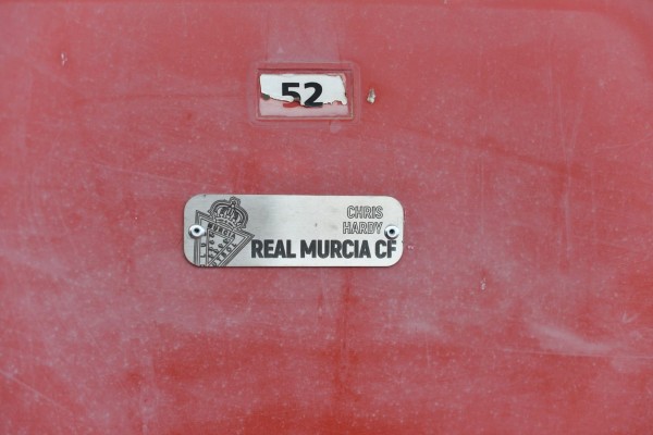 El Real Murcia pone el nombre de 200 abonados extranjeros en asientos del estadio Enrique Roca