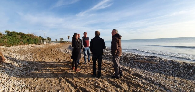Oropesa del Mar se reúne con Costas para dar comienzo a los trabajos de limpieza en el litoral