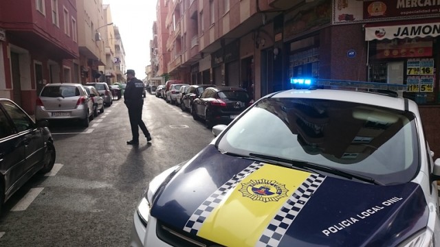 La Policía investiga a la comercial de uniformes Riera y sus relaciones con la Policía de Biar y Onil
