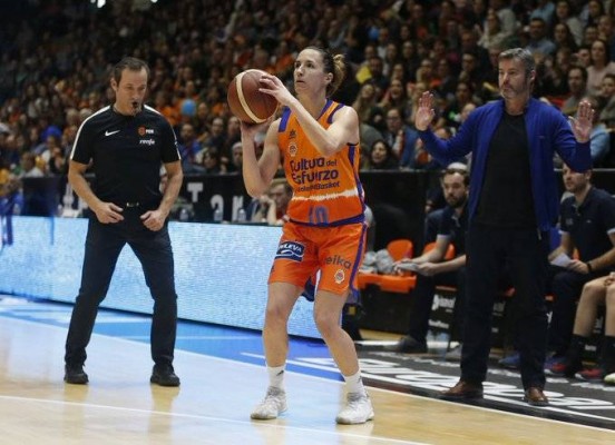 Valencia Basket se aferra a la Fonteta para remontar cinco puntos ante Enisey en Eurocup