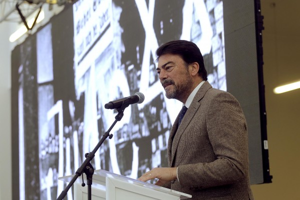 Barcala defiende el aumento de costes de la contrata de la basura para mejorar el servicio
