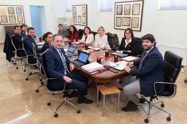El Gobierno regional volverá a bajar este año el IRPF a 300.000 murcianos