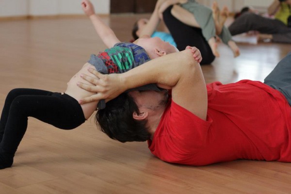 Ciclo de danza en familia en el Párraga: Juego y movimiento para profundizar en la comunicación entre adultos y niños 