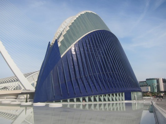 Puig anuncia que el acuerdo con La Caixa para dar contenido al Ágora se firmará en las próximas semanas