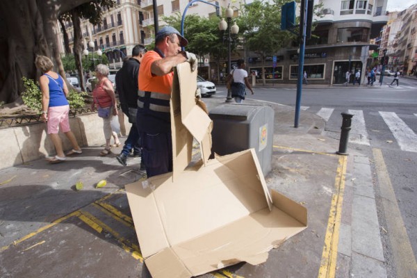 Alicante amplía en más de medio millón de euros el contrato de limpieza 