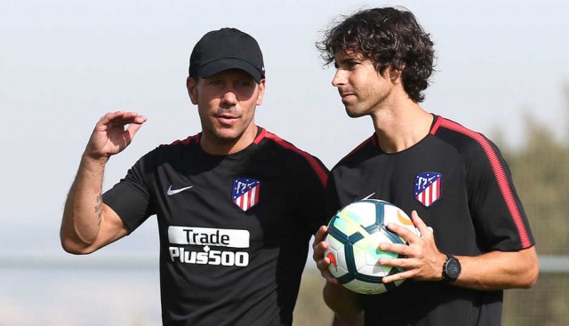 Tiago ya ejerce como técnico, en una sesión sin Carrasco ni Augusto