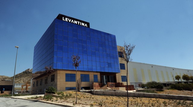 Los tribunales dirimen la legalidad de la fábrica de porcelánico 'Techlam' de Levantina en Novelda