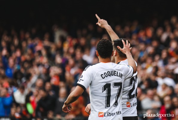 Coquelin iguala a Parejo y a Wass con cuatro tarjetas en el Valencia