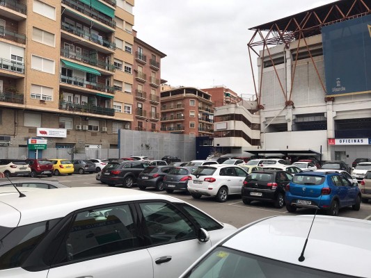 El aparcamiento de La Condomina roza el lleno por la contaminación 