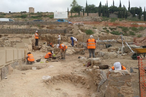 Repsol suma 600.000 euros más a la excavación del Cerro del Molinete para recuperar el Foro Colonial