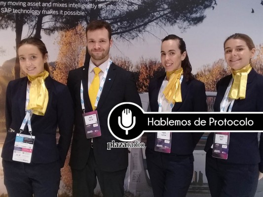 Hablemos de protocolo: Las azafatas o azafatos