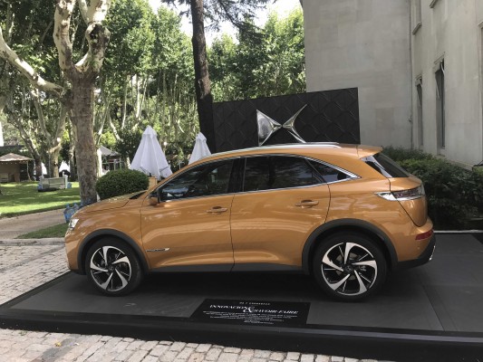El DS 7 Crossback, máximo exponente de lujo galo en la celebración de la fiesta nacional francesa en Madrid