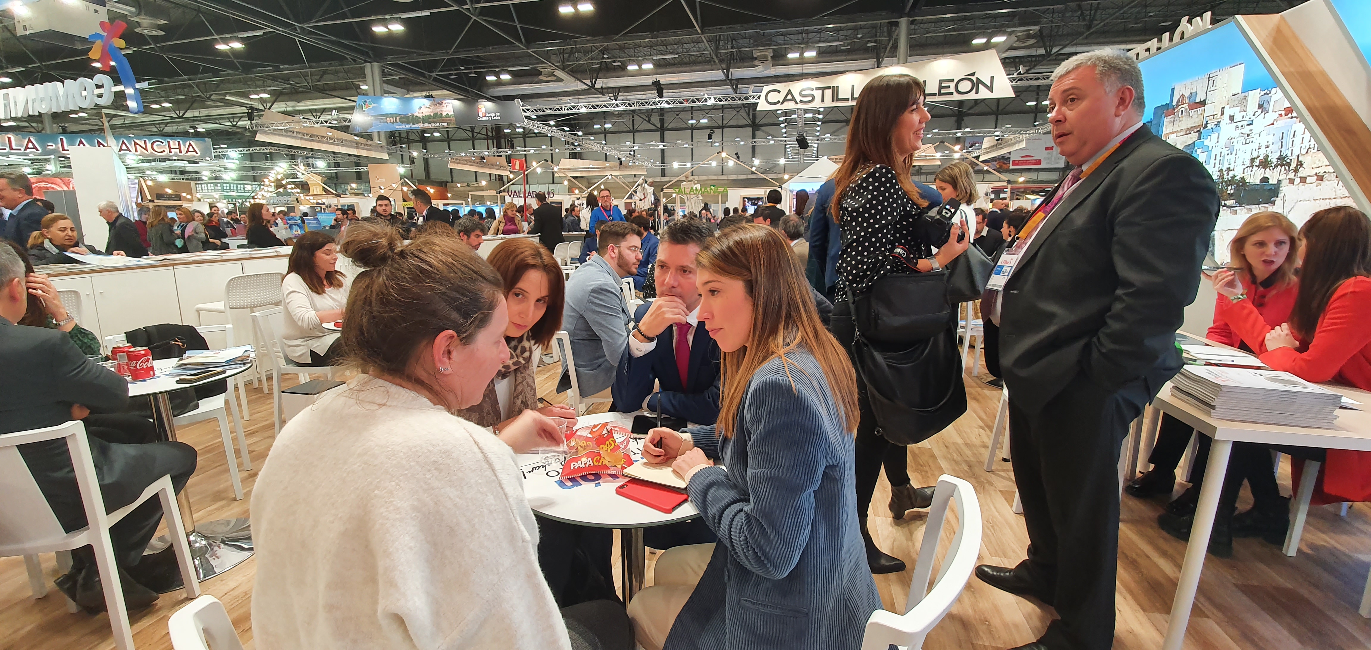Oropesa del Mar se reúne con
empresarios locales en Fitur y se prepara para presentar MICO