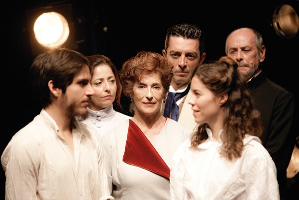 Teatre Micalet celebra su 25º aniversario con 'El jardí dels cirerers'