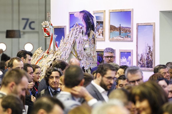 El 'Camino de la Vera Cruz' comienza su peregrinaje en la feria de Madrid 