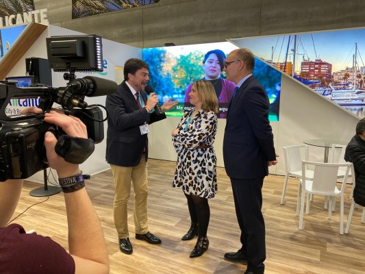 Alicante promociona el turismo idiomático en Fitur bajo la marca 'Alicante Love Spanish'