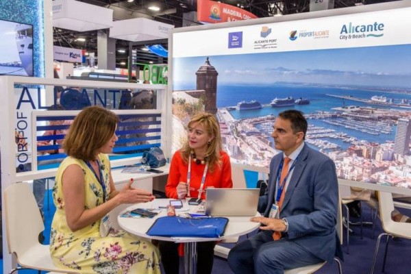 El Puerto se promociona en Fitur y estrecha lazos con navieras británicas para captar cruceros