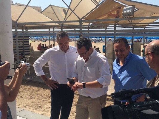 Dinapsis ensaya una 'app' en la playa de Benidorm para evitar la pérdida de menores