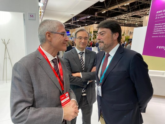Alicante firma un acuerdo con Renfe Viajeros para potenciar la promoción con descuentos de un 35%