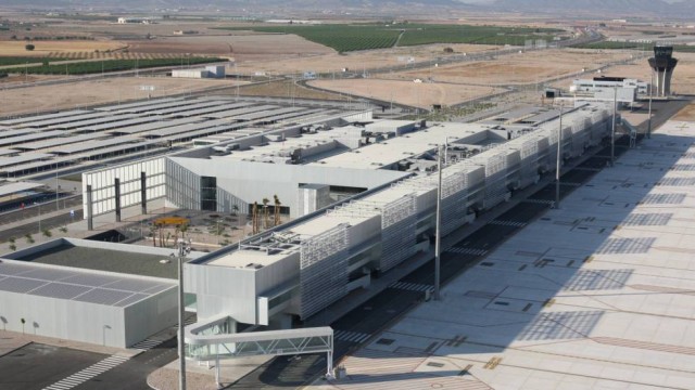 Fomento pagará 830.000 euros a los dueños de dos fincas expropiadas para el aeropuerto de Corvera 