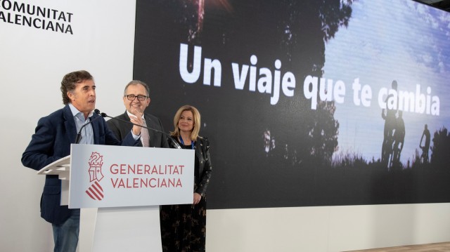 La Diputación promociona Castellón en Fitur como destino cicloturista de la mano de Pedro Delgado