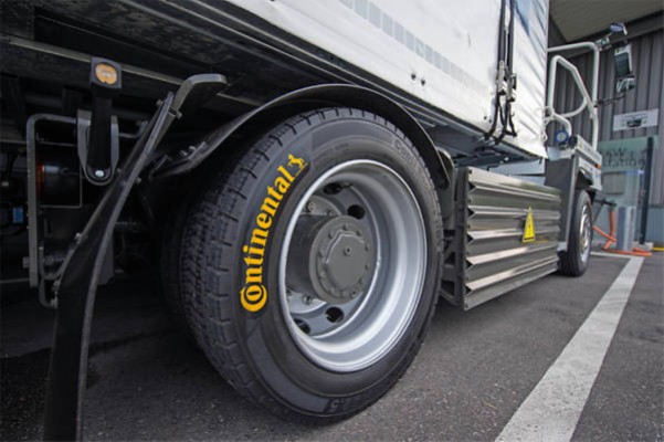Continental presenta ERE para los 760 empleados de su planta de Barcelona y negocia su venta
