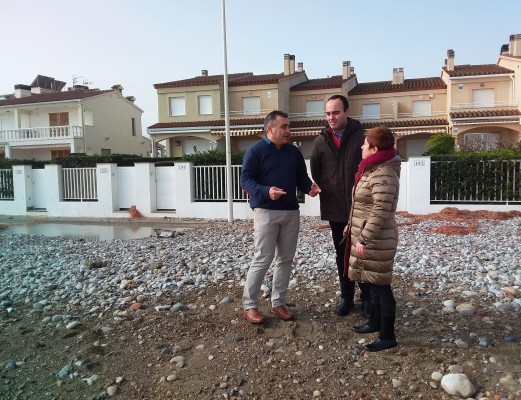Cs visita la playa de Almassora y urge medidas contra la regresión del litoral sur