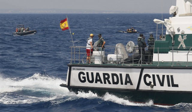 La Armada explosiona una bomba de la Segunda Guerra Mundial hallada en aguas de Tabarca
