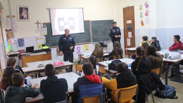 La Policía Local de Onda forma y aconseja a escolares ante posibles casos de ciberbullying