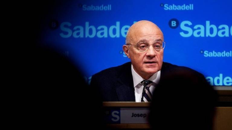 Josep Oliu (Banco Sabadell) abre la puerta a una fusión ante la presión de los inversores