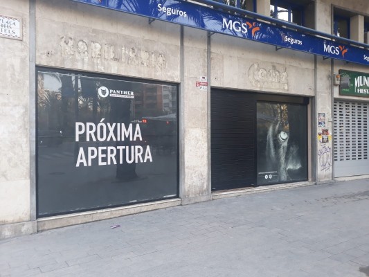 Los zumos y sándwiches de Panther aterrizan en Alicante: alquila el local de Caché en Luceros