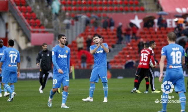 La debacle se cura con la corona puesta 