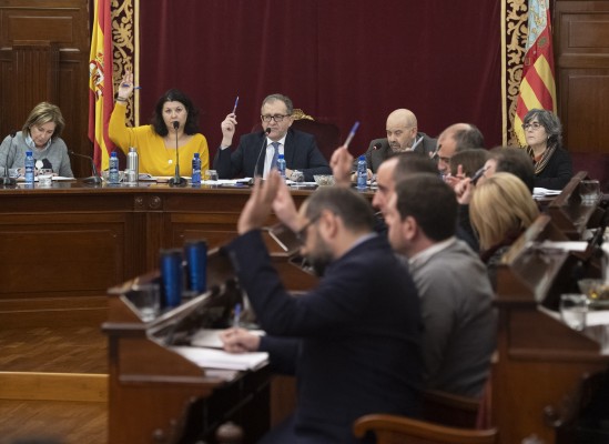 La Diputación emula a la Cámara Baja con un debate estéril sobre el Gobierno de Pedro Sánchez