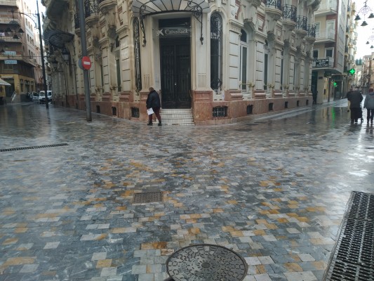 La segunda fase de la peatonalización en Cartagena no convence a vecinos, comerciantes ni hosteleros