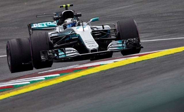 Bottas y Mercedes reinan sin oposición en el estreno en Silverstone