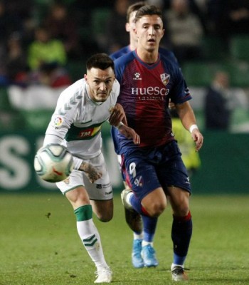 El Elche cumple con la LFP y se refuerza con el delantero Dani Escriche en calidad de cedido