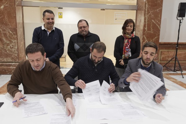El equipo de gobierno de Castelló firma un acuerdo que completa el Acord de Fadrell y cierra la crisis