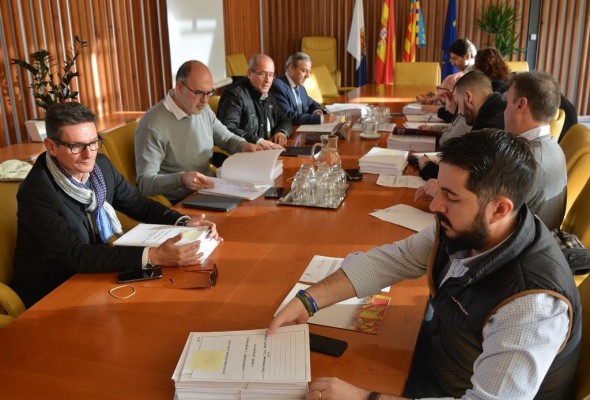 La contrata de limpieza de colegios: deficiencias desde 2018, contrainformes y relevo de técnicos