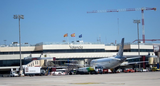  El temporal obliga a desviar doce vuelos con destino Valencia