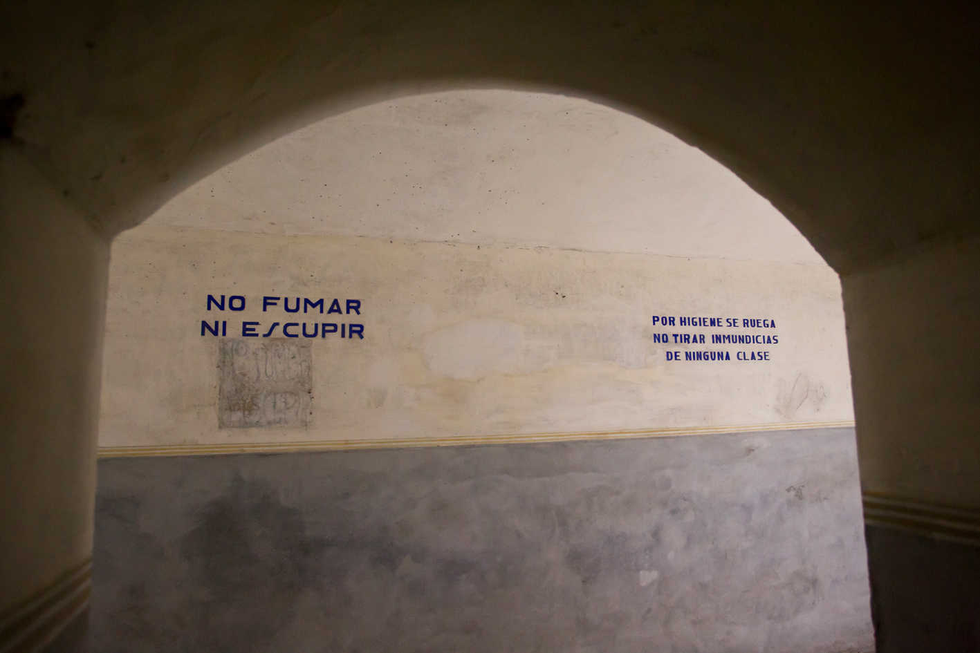 Imatge del refugi fabril de Bombas Gens, dins de la fàbrica, en procés de restauració. - 