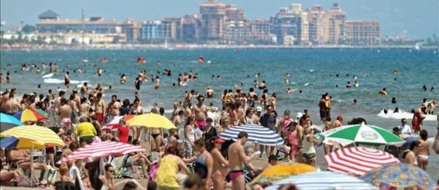 Aumenta un 5,9% el empleo turístico en la Comunitat durante el primer semestre del año