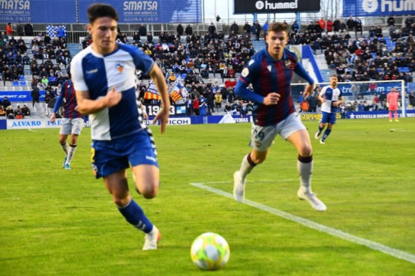 El líder Sabadell frena la racha del Atlético Levante UD
