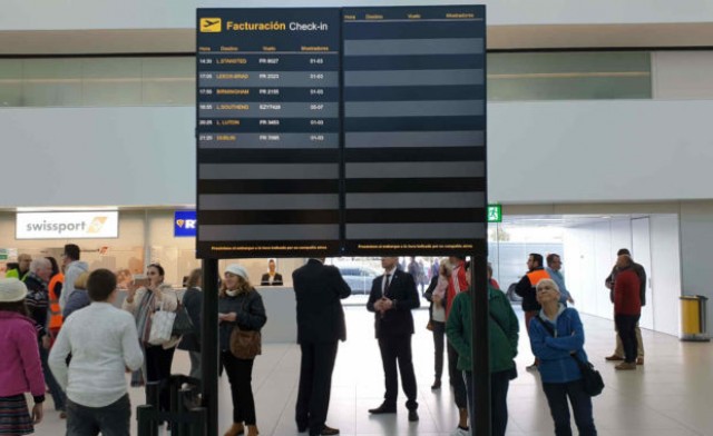 El aeropuerto de Corvera recibe 70 vuelos más desde Alicante y Valencia por la borrasca 'Gloria'