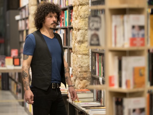 Raúl Bartleby: “La novela va sobre cuando estás jodido, simplemente por estar en la vida”