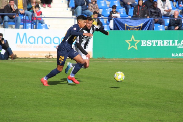 El UCAM CF, con Aracil en el banquillo, vence al Linense en un partido loco en La Condomina (4-3)
