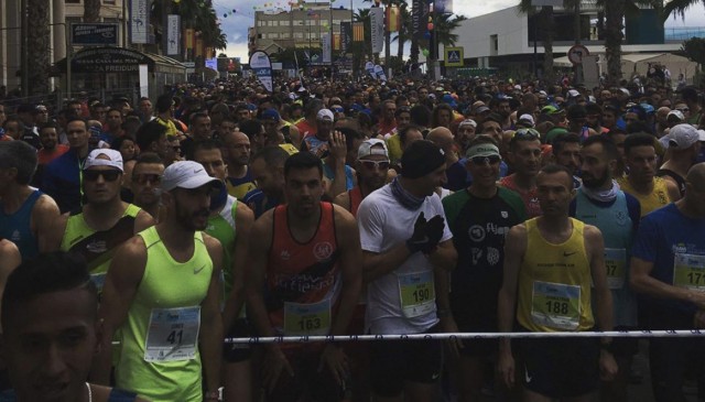 El keniano Alexander Mutiso bate el récord del Medio Maratón de Santa Pola
