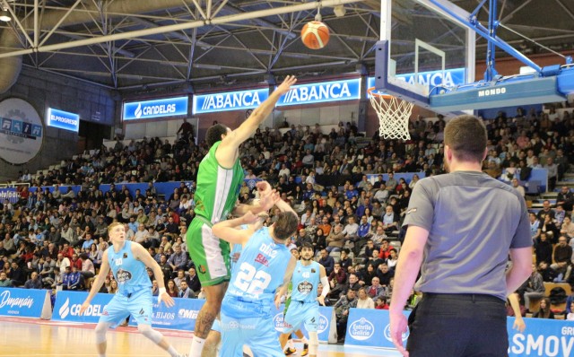 El TAU Castelló cae con claridad ante el Breogán y suma tres jornadas seguidas sin ganar (87-69)