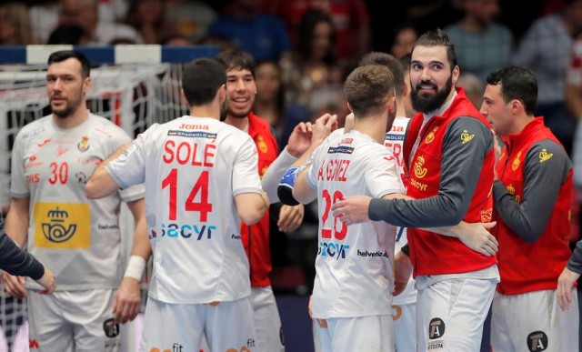 España pone pie y medio en las semifinales
