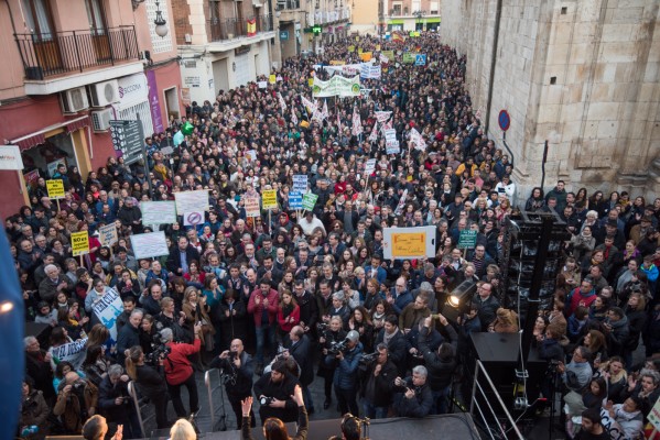 Éxito de la protesta contra el plurilingüismo: la FAPA Gabriel Miró anuncia más movilizaciones